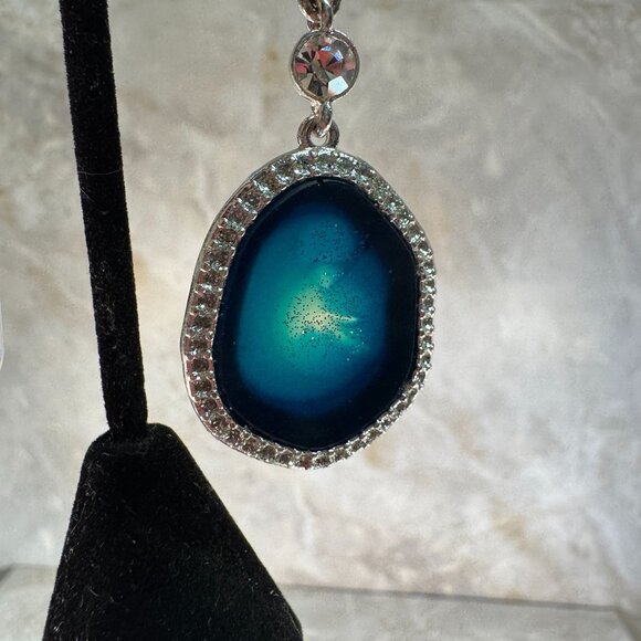 Avon Faux blue geode rhinestone Drop Earrings Silver Plating Magical stunning - Picture 6 of 9